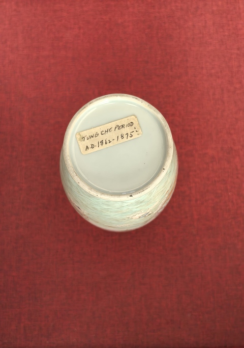 古玩陶瓷清晚期 粉彩人物紋盤口瓶真品鑒賞圖