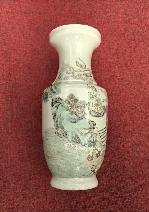 古玩陶瓷清晚期 粉彩人物紋盤口瓶真品鑒賞圖