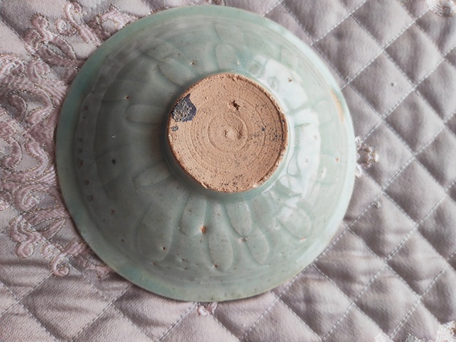 古玩陶瓷南宋青白釉刻仰蓮紋龍泉碗拍賣，當前價格400元