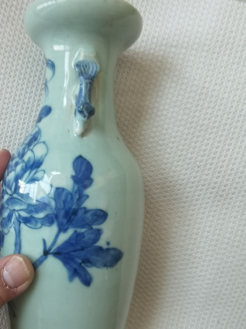 古玩陶瓷青花纏枝牡丹花卉尺瓶真品鑒賞圖
