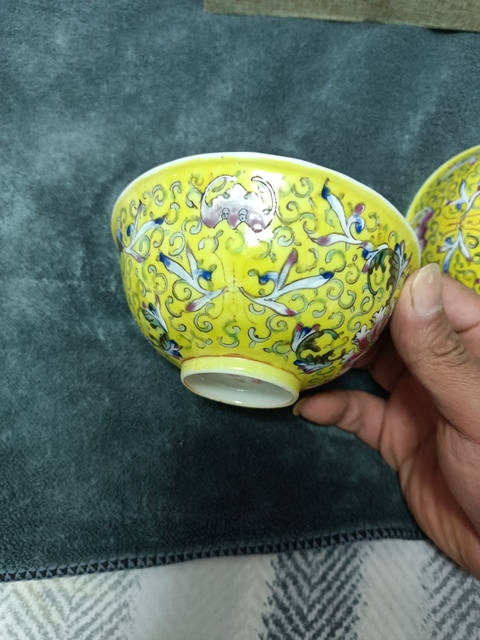 古玩陶瓷民國黃地粉彩寶相花碗真品鑒賞圖