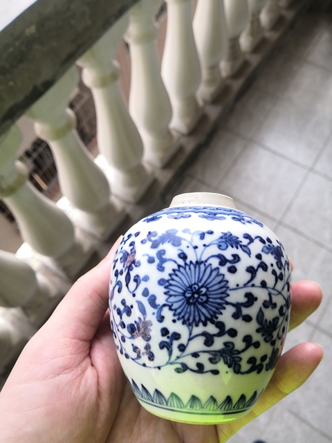 古玩陶瓷花卉紋青花罐真品鑒賞圖