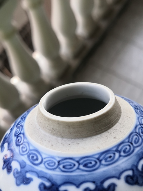 古玩陶瓷花卉紋青花罐真品鑒賞圖