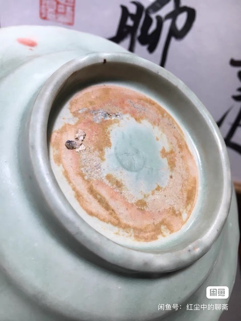 古玩陶瓷龍泉窯青釉刻劃花花口盤真品鑒賞圖