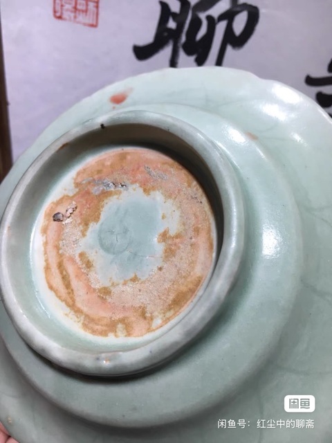 古玩陶瓷龍泉窯青釉刻劃花花口盤真品鑒賞圖