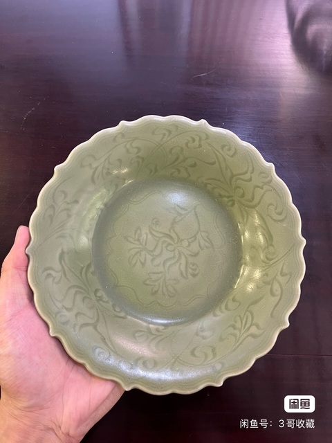 古玩陶瓷龍泉青釉刻劃花盤真品鑒賞圖