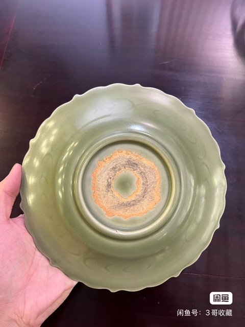 古玩陶瓷龍泉青釉刻劃花盤真品鑒賞圖