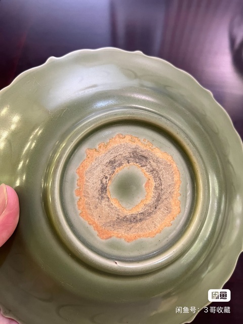 古玩陶瓷龍泉青釉刻劃花盤真品鑒賞圖