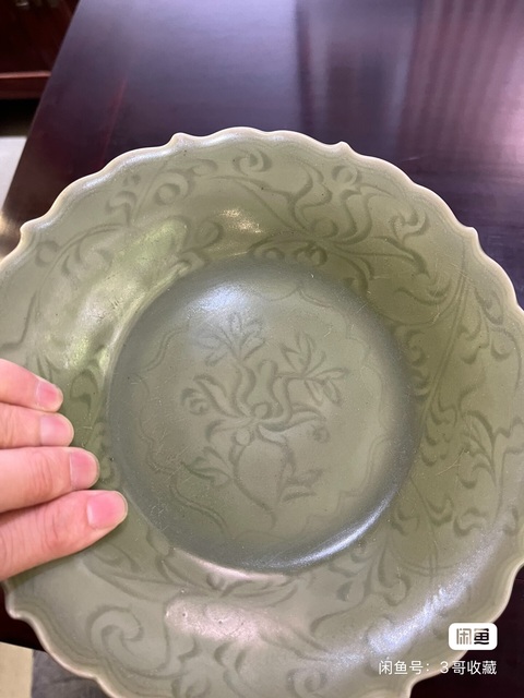 古玩陶瓷龍泉青釉刻劃花盤真品鑒賞圖