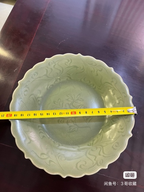 古玩陶瓷龍泉青釉刻劃花盤真品鑒賞圖