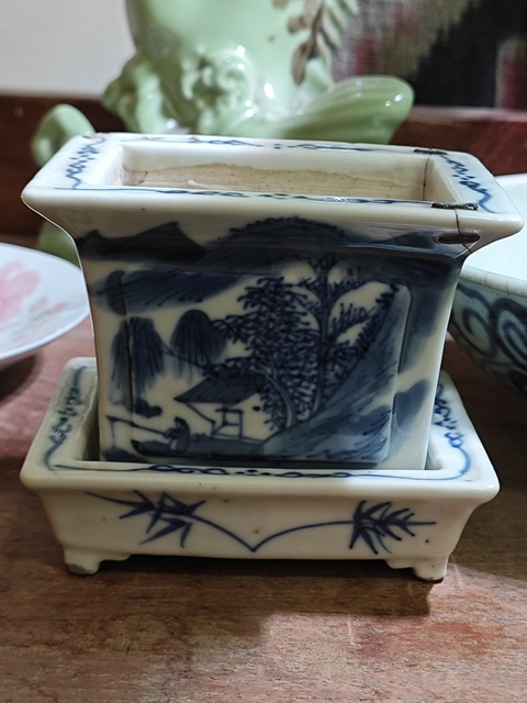 古玩陶瓷山水紋青花四方撇口花盆真品鑒賞圖