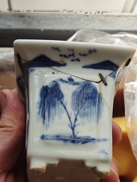 古玩陶瓷山水紋青花四方撇口花盆真品鑒賞圖