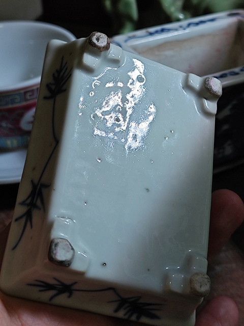 古玩陶瓷山水紋青花四方撇口花盆真品鑒賞圖