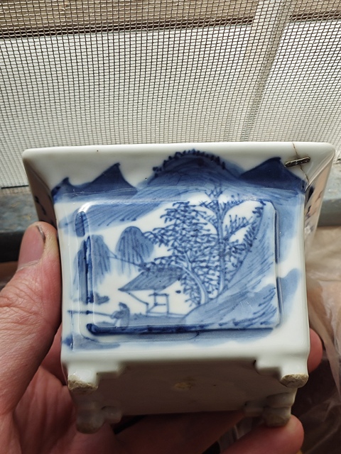 古玩陶瓷山水紋青花四方撇口花盆真品鑒賞圖