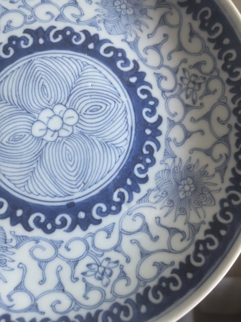 古玩陶瓷青花花卉盤真品鑒賞圖