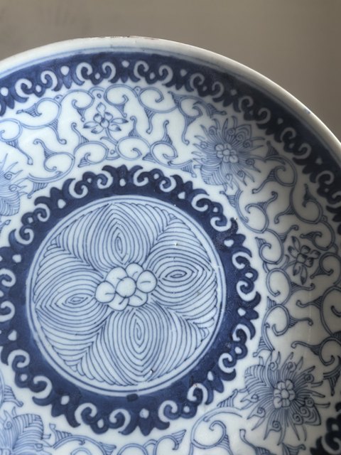 古玩陶瓷青花花卉盤真品鑒賞圖