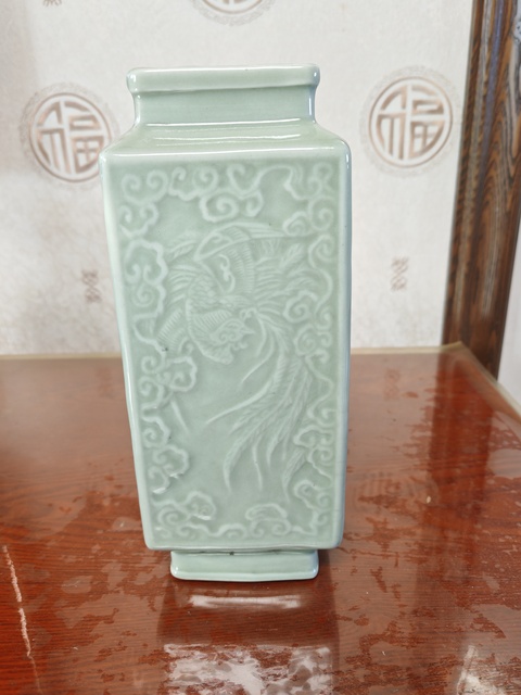 古玩陶瓷龍鳳紋青釉琮式瓶真品鑒賞圖