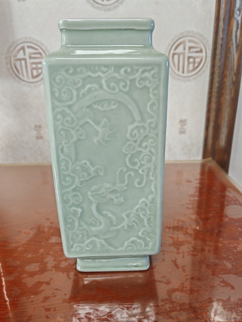 古玩陶瓷龍鳳紋青釉琮式瓶真品鑒賞圖