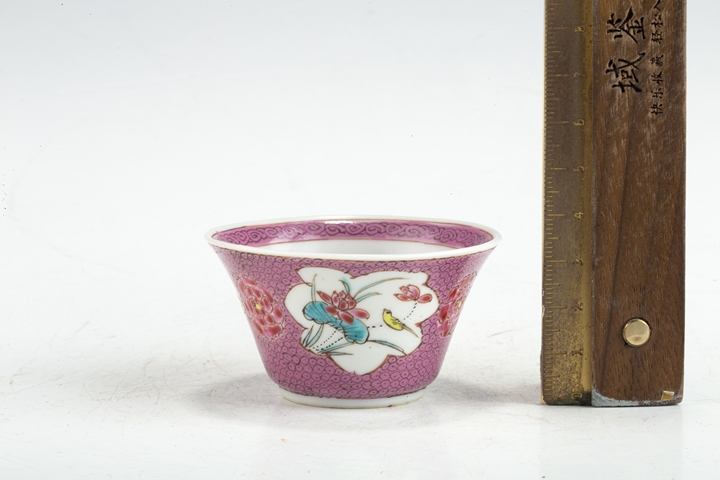 古玩陶瓷清雍正·粉彩三娘教子紋杯真品鑒賞圖