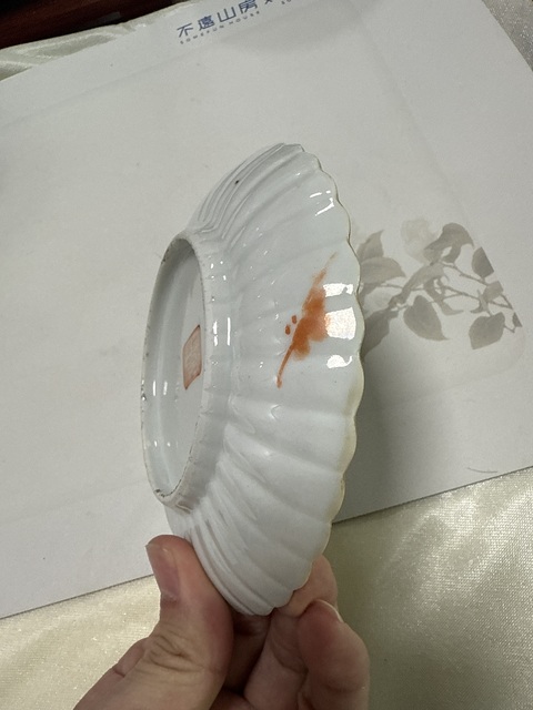 古玩陶瓷粉彩蟲草紋花口盤真品鑒賞圖