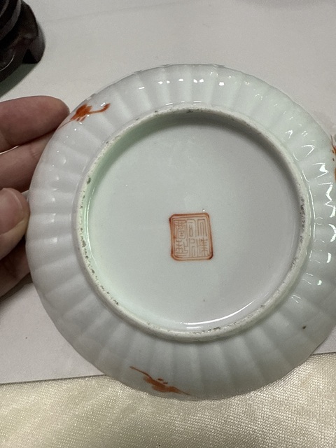 古玩陶瓷粉彩蟲草紋花口盤真品鑒賞圖