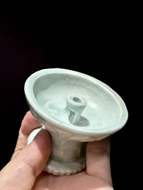 古玩陶瓷青白釉刻仰蓮紋燭臺真品鑒賞圖