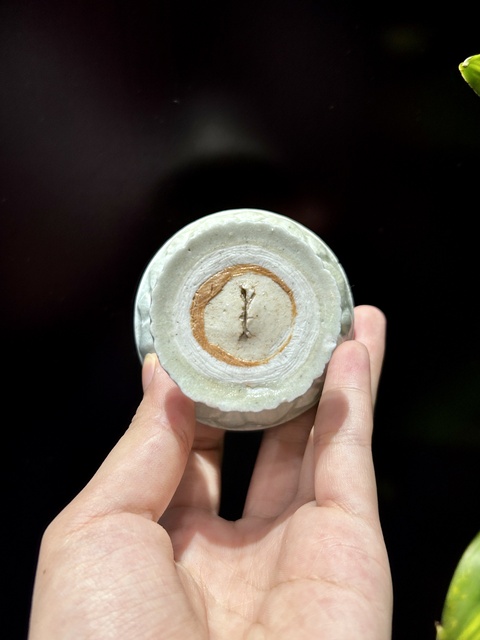 古玩陶瓷青白釉刻仰蓮紋燭臺真品鑒賞圖