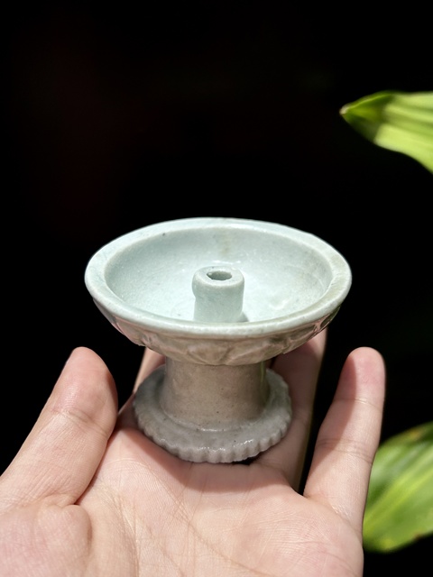 古玩陶瓷青白釉刻仰蓮紋燭臺真品鑒賞圖