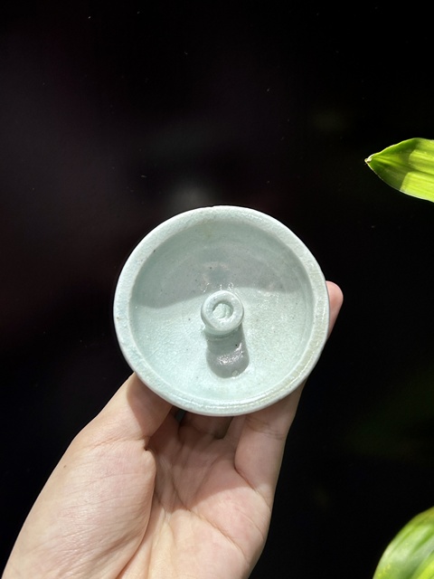 古玩陶瓷青白釉刻仰蓮紋燭臺真品鑒賞圖