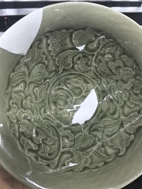 古玩陶瓷耀州窯青釉花卉紋斗笠碗真品鑒賞圖