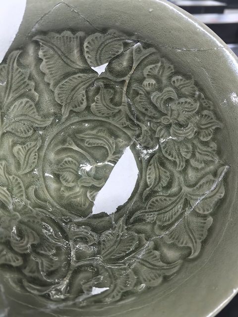 古玩陶瓷耀州窯青釉花卉紋斗笠碗真品鑒賞圖