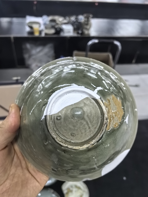 古玩陶瓷耀州窯青釉花卉紋斗笠碗真品鑒賞圖