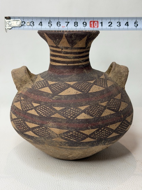 古玩陶瓷馬家窯文化·馬廠類型棱形網格紋雙耳罐拍賣，當前價格536元