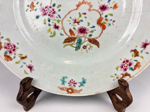 古玩陶瓷清中期·粉彩石榴花卉紋盤真品鑒賞圖