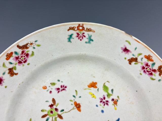 古玩陶瓷清中期·粉彩石榴花卉紋盤真品鑒賞圖