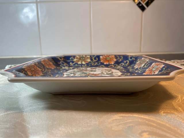 古玩陶瓷花蝶紋四方倭角盤真品鑒賞圖