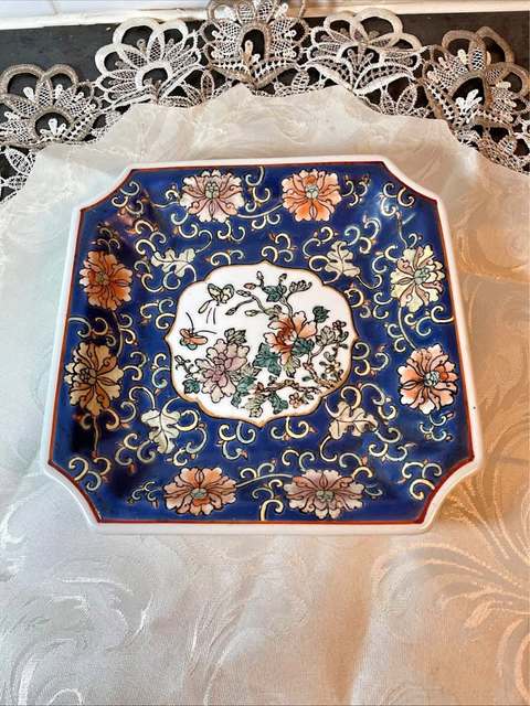 古玩陶瓷花蝶紋四方倭角盤真品鑒賞圖