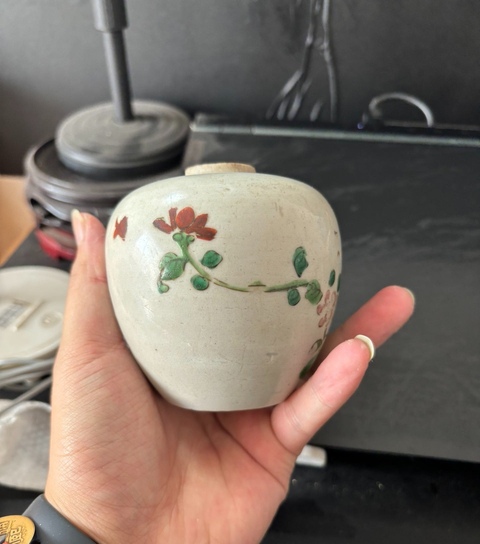 古玩陶瓷景德鎮(zhèn)粉彩花卉紋罐真品鑒賞圖