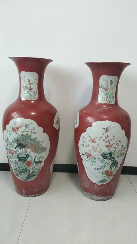 古玩陶瓷珊瑚紅釉開光粉彩花鳥紋大瓶真品鑒賞圖