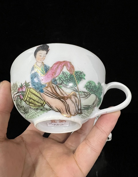 古玩陶瓷油粉彩麻姑獻壽茶杯真品鑒賞圖