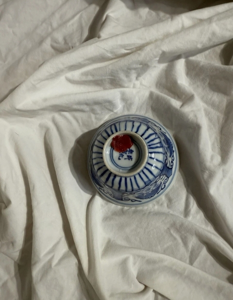 古玩陶瓷成化年制款青花杯真品鑒賞圖