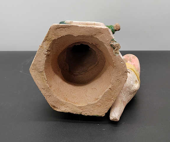 古玩陶瓷碩大的明代三彩舉手長袍書生俑45.5厘米拍賣，當前價格38元