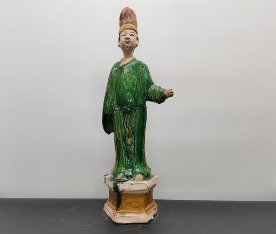 古玩陶瓷碩大的明代三彩舉手長袍書生俑45.5厘米拍賣，當前價格38元