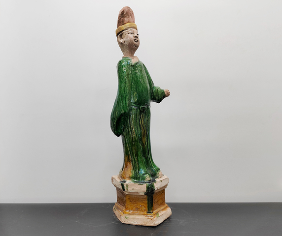 古玩陶瓷碩大的明代三彩舉手長袍書生俑45.5厘米拍賣，當前價格38元