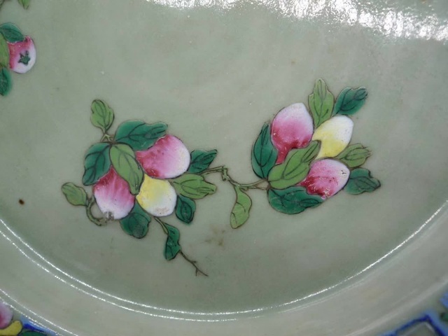 古玩陶瓷豆青釉粉彩折枝花卉紋菱口盤真品鑒賞圖