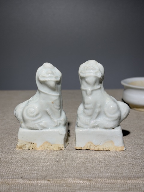 古玩陶瓷白釉獅子香插真品鑒賞圖