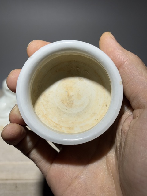 古玩陶瓷白釉獅子香插真品鑒賞圖