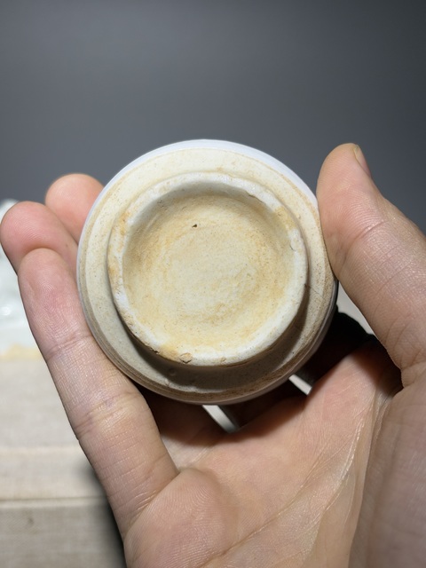 古玩陶瓷白釉獅子香插真品鑒賞圖