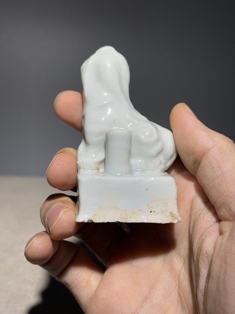 古玩陶瓷白釉獅子香插真品鑒賞圖