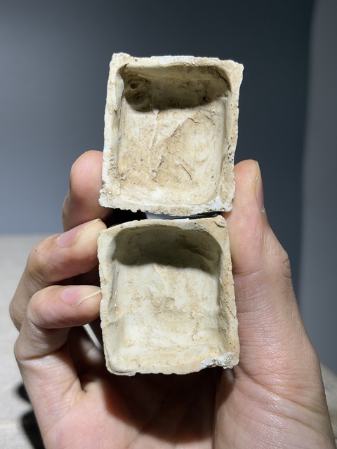 古玩陶瓷白釉獅子香插真品鑒賞圖